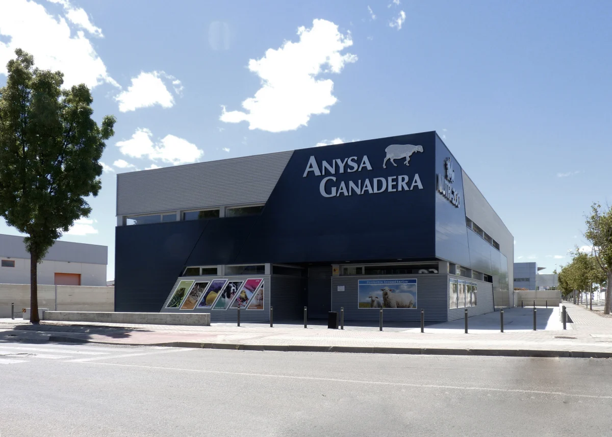 Proyecto Nave Anysa Ganadera de F5 Arquitectos
